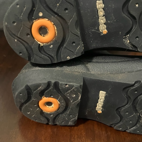 Size 7 BOGS rain boots - Picture 8 of 9